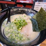 Hakata Tonkotsu Ramen Shirohige - 