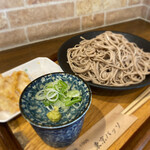 Juuwari Soba Tokyo Basso - 「十割そば」（冷）と「とり天」650円　大盛