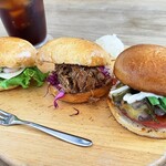 Go Bring Slider - Bセット　￥1,200-　左からエビとアボカド、プルドポーク、ビーフパラペーニョ