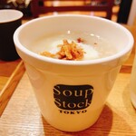 Soup Stock Tokyo Atore Oomori Ten - 豚肉と半熟卵のタイ風粥(パクチー抜き)