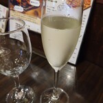 Wine to Craft Beer Harubaru - ワインバイキングのスパークリングワインは
                      樽詰めのポールスター
                      アルコール9%ですのでね…ｺﾞｸｺﾞｸいっちゃいますw