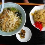 Shumi Ken - 塩ラーメンとチャーハンのセット　680円