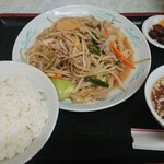 幸来軒 - 肉野菜炒め定食 900円