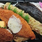 Inageya ina21 Chofu Somechi Ten - 海苔弁当(白身フライ)。