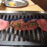 Osaka Yakiniku Horumon Futago Akabane Ten - 塩タン