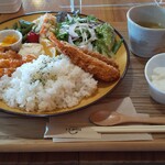 C's diner - C'sランチ\1,000。手作り感ある味が、美味しい！なかなかのボリューム。ドリンク付きです。