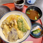 Tempura Wakayama - 魚介類とお野菜の天丼、味噌椀、香物