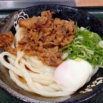 Hanamaru Udon Benibanauokuku Okegawa Ten - 牛肉温玉ぶっかけ（中）