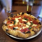 Pizzeria Farina - ◆ピッツアマルゲリータ・・大きく厚みもあり美味しそう。ご家庭の大皿程度の大きさがありそうな。