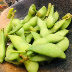 ひろ寿司 - 枝付きの枝豆。茹でたてです