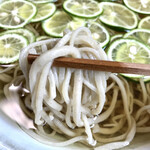 Yajima Teuchi Soba - 不揃いの石臼挽き蕎麦は、しっかりとしたコシ。