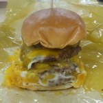 ロッテリア - チーズバーガー5段重ねを正面から。