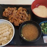 Yoshinoya Rinkaigan Wada Ten - 牛皿麦とろ御膳657円