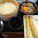 Marugame Seimen Mie Daigaku Mae Ten - 釜揚げうどん並、神戸牛焼肉丼、ちくわ天、ごぼう天