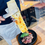 CHEESE KITCHEN RACLER Guranfuronto Oosaka - ビーフステーキラクレット