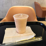 McDonald's Tama Tsutsumi Dori Kitami Ten - ごろっともものスムージーM440円