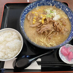 レストラン 風車 - ラーメンと小ライス