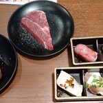 Kokusan Gyuu Yakiniku All you can eat Nikushou Sakai Nigata Sekido Ten - 大判極カルビ、熟成厚切りみすじ、肉寿司