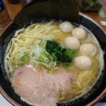 Yokohama Iekei Ramen Yukimura Ya - ラーメン、うずらの卵