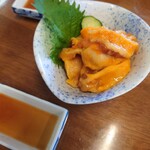 Konno Chokubai Center - ホヤ。確かに新鮮で、酢醤油合う。