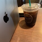 Tully's Coffee Yokosuka Chuo Ten - MacBook Air＆アイスコーヒー