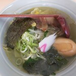 ラーメンハウスカド - しおヤサイ、麺半分