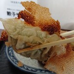 Gyoza Yasan - 餃子は１個が大きめ