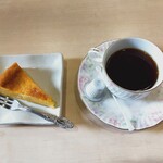 これカフェ - かぼちゃのケーキ，ホットコーヒー