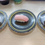 Hama Zushi Shinsayamaten - 左から本マグロ大トロ・中トロ・赤身の順です。