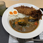 My Curry Shokudo Makuharintaten - 彩り野菜のロースかつカレー(830円)