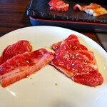 焼肉 蔵 - ロースと国産カルビの追加。