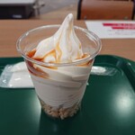 ベーカリーみおぱ - 柿みつソフトクリーム(350円)