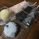 餅工房みやび - 豆大福（粒あん）みかん大福
串団子は ごまだれ団子 すりごま団子