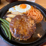 Curry & Hamburger Steak Yamato - ハンバーグのアップ　※照り焼きソースはデフォルトです