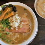 港町ラーメン 寅屋 - 料理写真: