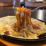 シャルル - 鉄板焼きチーズミートパスタ