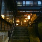 Kita Onsen Ryokan - 中々どうして奥行きの有る堂々たる佇まい