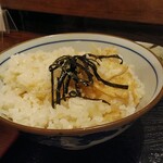 Sanoya Kaihatsu Ten - 定食にすると、かやくご飯が付いてきます。