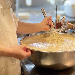 自慢のパンケーキ～生地はイチから毎日店内仕込み～