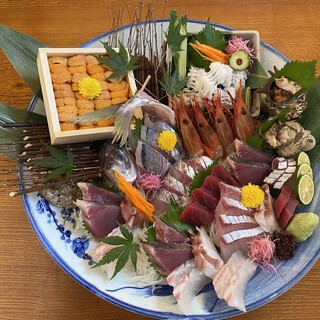 Enjoy the local fish that the owner, who is a broker for Maizuru Uoren, is proud of!