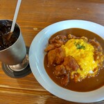 Pit - オムカレー（から揚げのせ）とアイスコーヒー