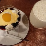 Hiro - 自家製コーヒーゼリーにバニラアイス、ホイップ、栗の甘露煮
                        バナナジュースは氷なし