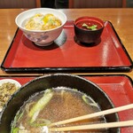 Hakata Tsunaba Cho Soba Chaya Hanagen - 蕎麦を食べ終わった向こうにかつ丼がど～ん(^^♪