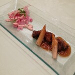 Ginza Aster Senju Hinkan - 角切り牛フィレ肉のステーキ　サラダとともに