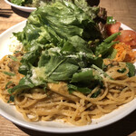 HUT - パスタ ランチ 1,100円。濃厚なクリーム系で硬めのパスタ。