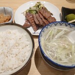 Gyutan Sumiyaki Rikyu Ionmoru Shinrifuten - 牛タン定食