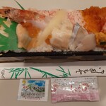 Sushi Ryugi - 海鮮チラシ864円