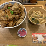 Buta-don Ya tonton & Wakaba Soba Kamishinjo Ten - 豚ロース丼大盛り（味噌汁、漬物付き）
                        980円