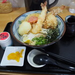 手打ちうどん まる泉 - 料理写真:もりもり天ぷら ぶっかけうどん