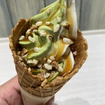 Mother Bokujou CAFE ＆ SOFTCREAM Rarapoto Yokohama Ten - 宇治抹茶黒蜜ソフト(450円)。